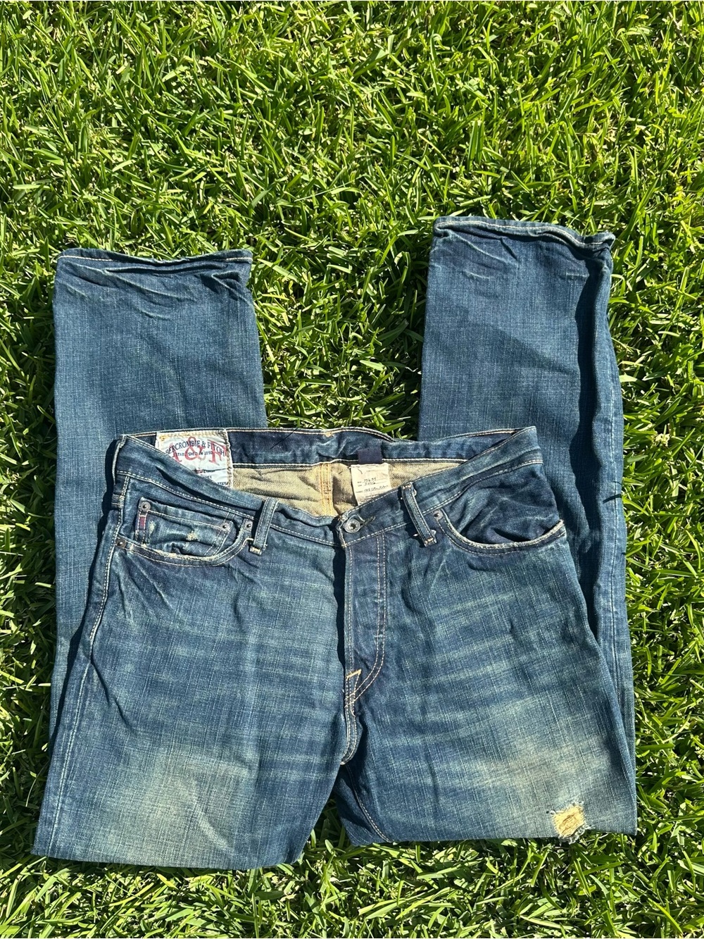 Abercrombie & Fitch Distressed Blue Straight-Leg Jeans Size 32x30 5 Pocket Denim - Picture 3 of 10